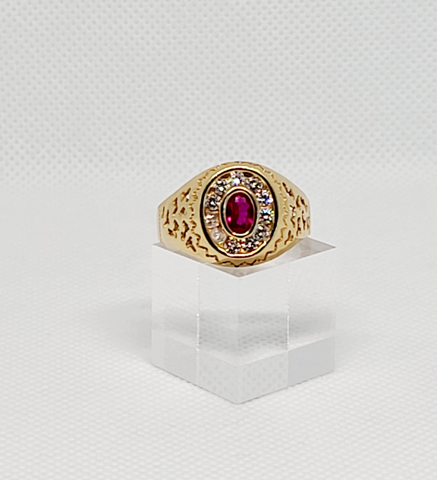 Anillo de circón rojo de 14 quilates para hombre con círculo de topacio blanco