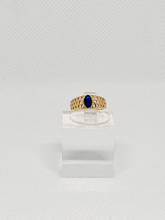 Anillo infantil con circonita azul de 14 quilates.