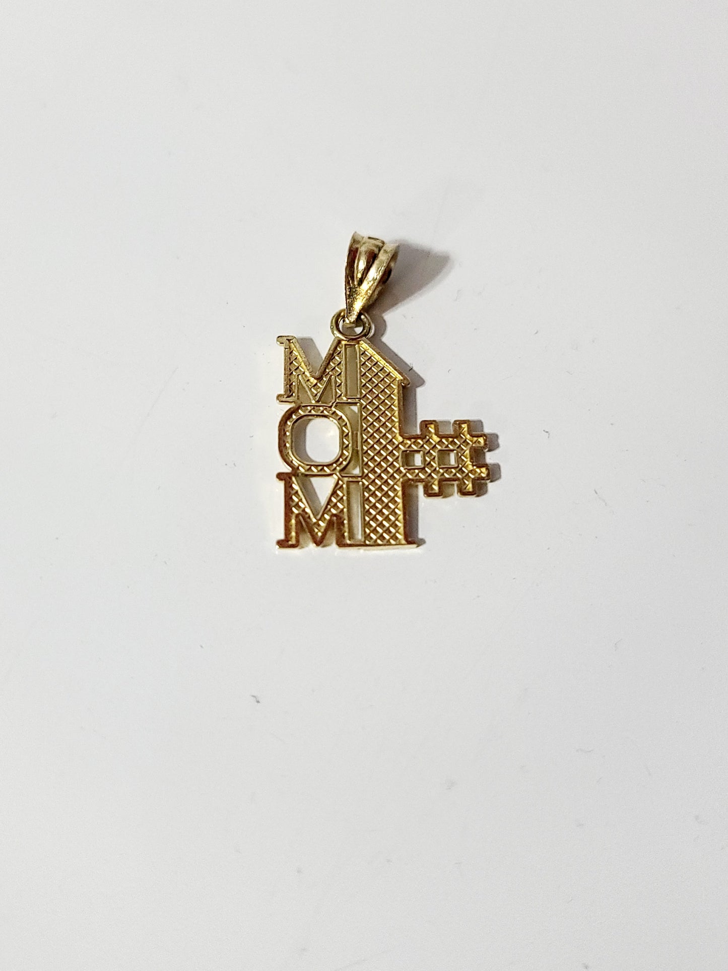 14k #1Mom Pendant