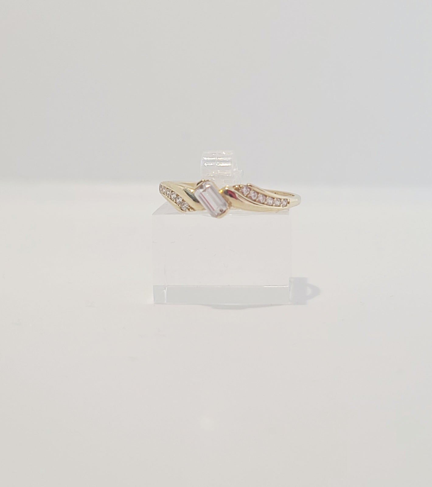 14k Women Slanted Stone Ring