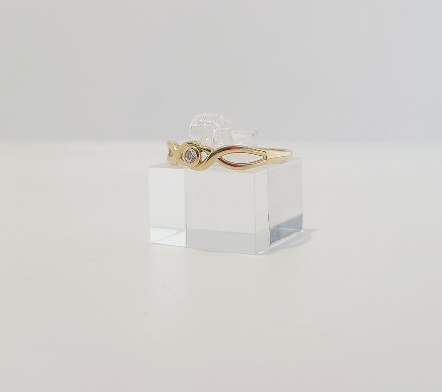 14k Women Single Stone Ring